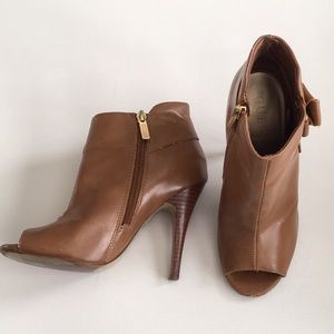 Guess camel brown heeled open toe ankle booties 6